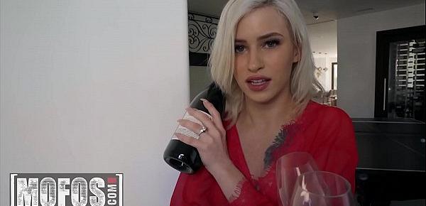 Blonde Babe (Kiara Cole) Fills Her Wet Pussy With A Big Cock - MOFOS